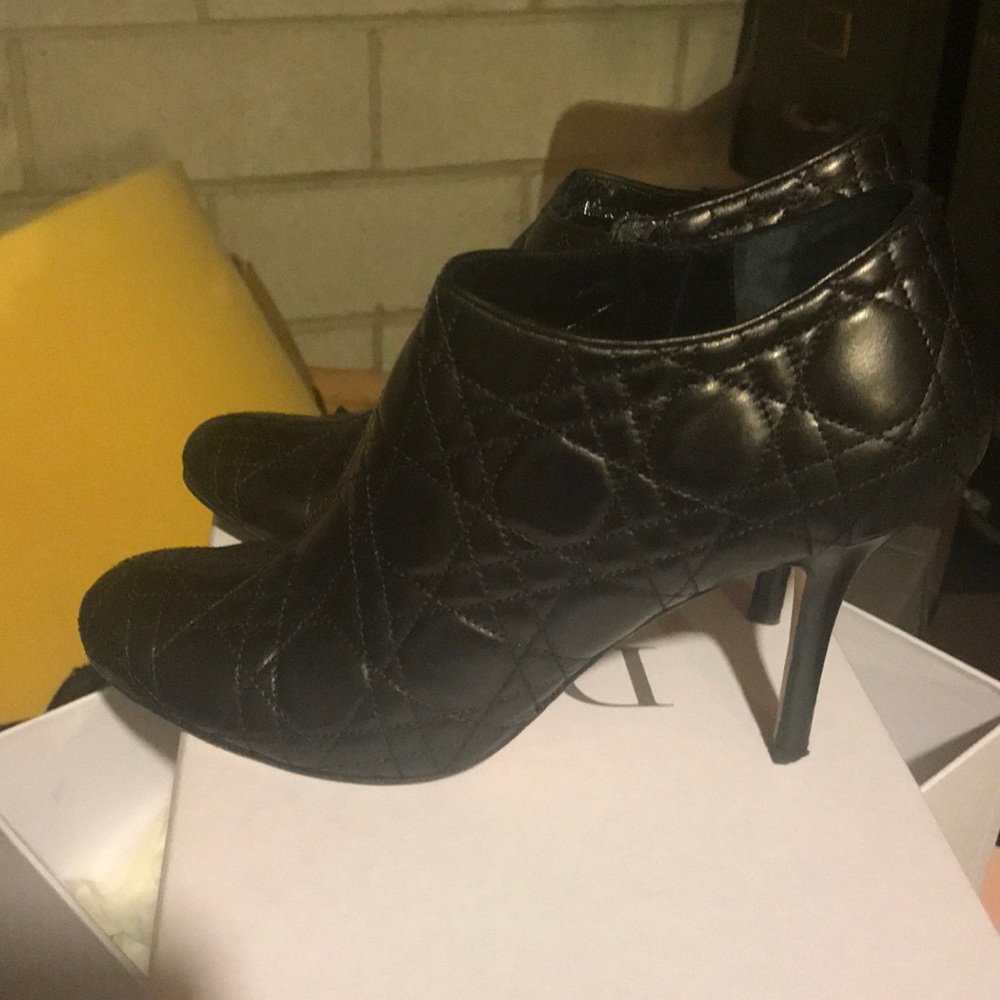 Shoes - Picture 2 of 4